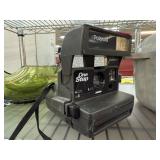 POLAROID INSTANT CAMERA