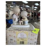 PRECIOUS MOMENTS FIGURE THUMB BODY LOVES YOU