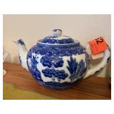 VTG CHINESE BLUE WILLOW TEAPOT