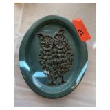 MID CENTURY POTTERY OWL PLATE BENNINGTON COOP VT