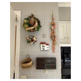 LARGE LOT OF DECOR / WALL HANGING PRINTS
