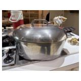 LARGE WAGNER MAGNALITE ROASTER / ROASTING PAN