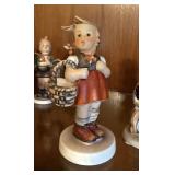 GOEBEL HUMMEL FIGURINE LITTLE SHOPPER