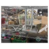 PILL PRESS LOOKS NEW