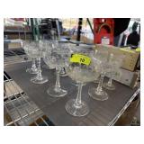LOT OF GLASSWARE