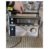 VINTAGE SOUNDESIGN SHORTWAVE RADIO