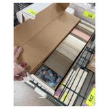 LOT OF MIXED BASEBALL CARDS