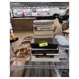 LARGE LOT OF COLLECTORS PLATES