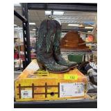 COWBOY BOOTS SIZE 7