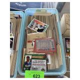 LOT OF MIXED BASEBALL CARDS