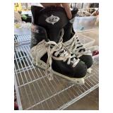 NICE CCM HOCKEY ICE SKATES SZ 10