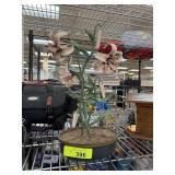 VINTAGE TOLE METAL FLORAL SCULPTURE