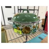 PIONEER WOMAN LIDDED DOUBLE HANDLED POT PIONEER WOMAN LIDDED DOUBLE HANDLED POT