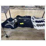 LOT OF MIXED COWBOY ITEMS / HOODIE BLANKET MORE LOT OF MIXED COWBOY ITEMS / HOODIE BLANKET MORE