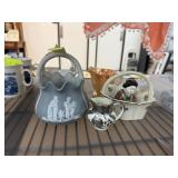 LOT OF MISC BASKETS / PORCELAIN ITEMS ETC LOT OF MISC BASKETS / PORCELAIN ITEMS ETC