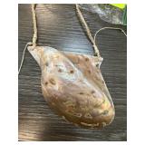LARGE SHELL NECKLACE LARGE SHELL NECKLACE