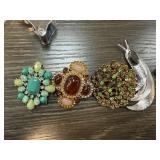 4PC LARGE BROOCHES / PINS 4PC LARGE BROOCHES / PINS