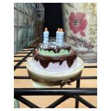 PEINT MAIN LIMOGES BIRTHDAY CAKE TRINKET BOX PEINT MAIN LIMOGES BIRTHDAY CAKE TRINKET BOX