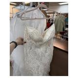 VERY NICE WEDDING DRESS SIZE 14