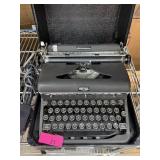 VINTAGE GLASS KEY ROYAL ARISTOCRAT TYPEWRITER