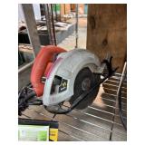 BLACK & DECKER CIRCULAR SAW W BLADES