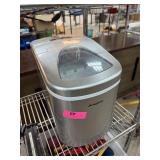 IGLOO ICE MACHINE