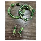 PAIR OF GLASS BRACELETS & MATCHED EARRINGS PAIR OF GLASS BRACELETS & MATCHED EARRINGS