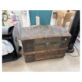 ANTIQUE HUMPBACK TRUNK ANTIQUE HUMPBACK TRUNK