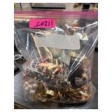 BAG OF MIXED JEWELRY LOTS OF PAIRED EARRINGS BAG OF MIXED JEWELRY LOTS OF PAIRED EARRINGS