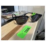 PUGS SUNGLASSES TIGHT EAR PIECES PUGS SUNGLASSES TIGHT EAR PIECES