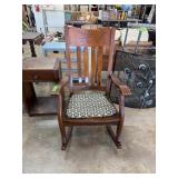 VINTAGE ROCKING CHAIR VINTAGE ROCKING CHAIR