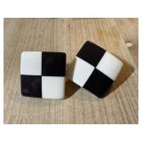 VINTAGE MOD BLACK & WHITE EARRINGS
