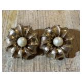 VINTAGE FAUX PEARL GOLD TONE EARRINGS