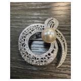 VLARGE INTAGE BROOCH / PIN VLARGE INTAGE BROOCH / PIN