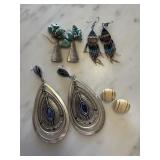 4 PAIRS OF EARRINGS 4 PAIRS OF EARRINGS