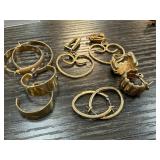 LOT OF 4 PAIRS GOLD TONE EARRINGS LOT OF 4 PAIRS GOLD TONE EARRINGS