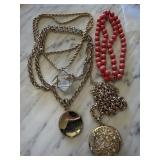 LOT OF MIXED NECKLACES LOT OF MIXED NECKLACES
