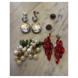 4 PAIRS OF EARRINGS 4 PAIRS OF EARRINGS