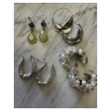 4 PAIRS OF EARRINGS 4 PAIRS OF EARRINGS