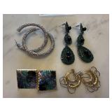QTY 4 PAIRS OF EARRINGS / HOOPS & DANGLES QTY 4 PAIRS OF EARRINGS / HOOPS & DANGLES