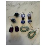 4 PAIRS OF EARRINGS GLASS ETC 4 PAIRS OF EARRINGS GLASS ETC