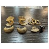 4 PAIRS GOLD TONE EARRINGS 4 PAIRS GOLD TONE EARRINGS