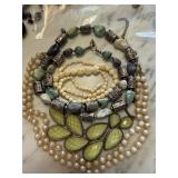 LOT OF 4 NECKLACES LOT OF 4 NECKLACES