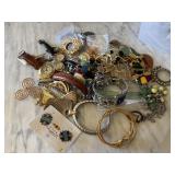 LARGE LOT OF MIXED JEWELRY LARGE LOT OF MIXED JEWELRY