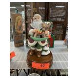 SANTA CLAUS MUSICAL FIGURINE PLAYS O TANNEBAUM