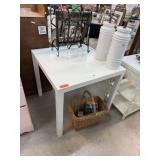 SQUARE TABLE
