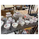 ROYAL CROWN DERBY CHINA SET PURPLE SCROLLS NOTE