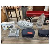 CONTENTS OF SHELF / LOT OF HOUSEWARES