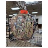 CHINESE PORCELAIN VASE / JAR
