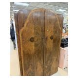 VINTAGE WARDROBE W GREAT VENEER NOTE